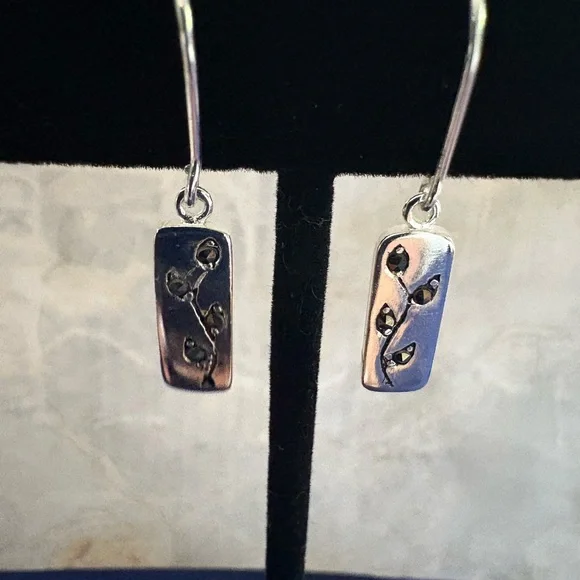 SOLD ⬇️Price Drop⬇️Elegant Dangling Sterling Silver Earrings - Picture 3 of 4